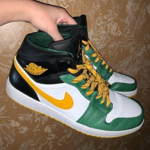 Nike Air Jordan 1 Mid “Sonic” (Size 13)